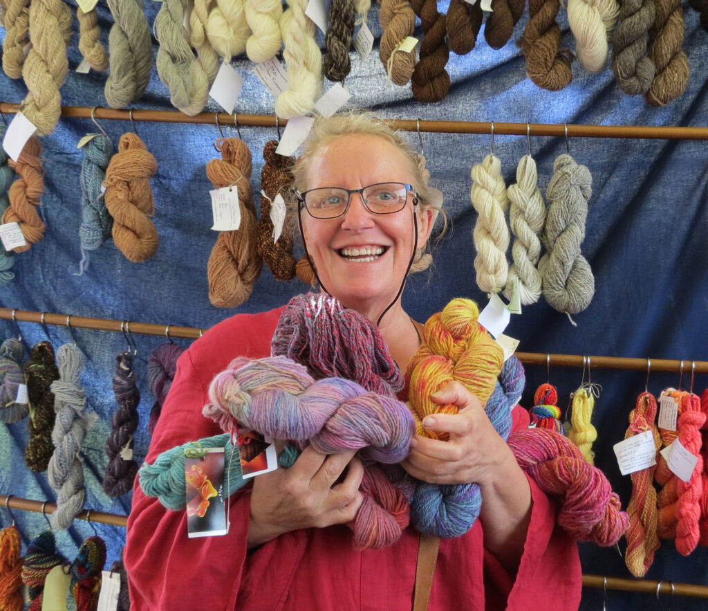 Wool fair in Bulat-Pestivien. Me with my arms full of skeins.