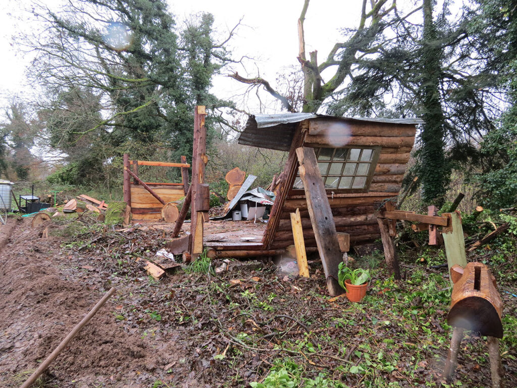 Brittany's storm la cabane déblayée