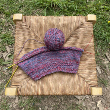 A handmade hat, tricot sur chaise en paille