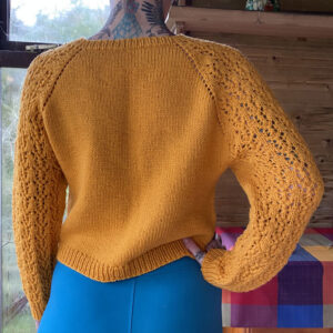 Pull en laine Femme Primavera sur modèle Eliana La laine de Galeine