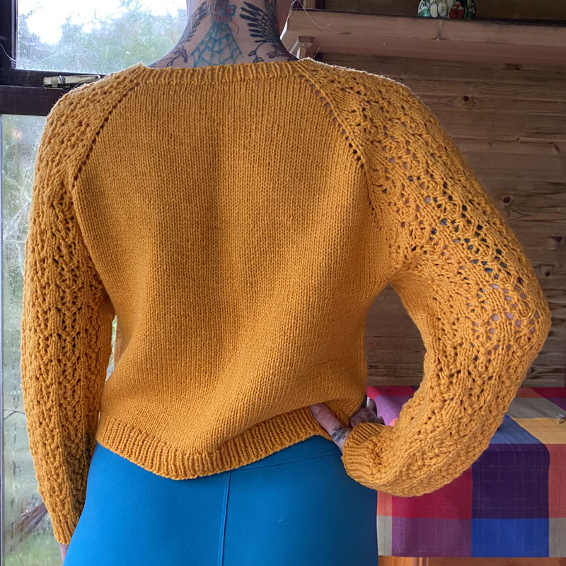 Pull en laine Femme Primavera sur modèle Eliana La laine de Galeine