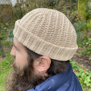 Bonnet Docker Kabir bonnet beige présenté par modèle Kabir La laine de Galeine